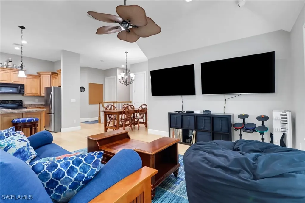 4323 Silver Fox Drive Naples FL 34119