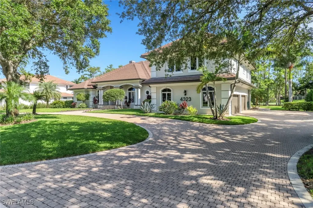 4323 Silver Fox Drive Naples FL 34119