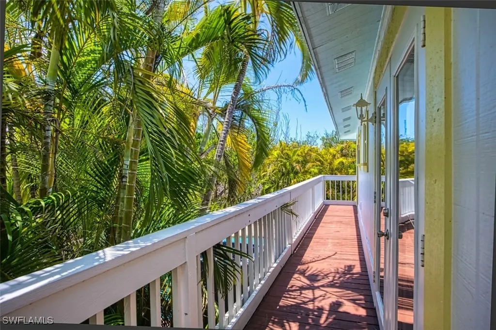 1674 Bunting Lane Sanibel FL 33957