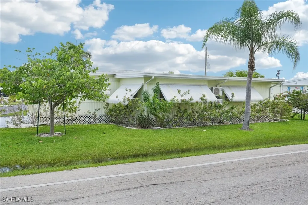 104 Willow Lane Naples FL 34114