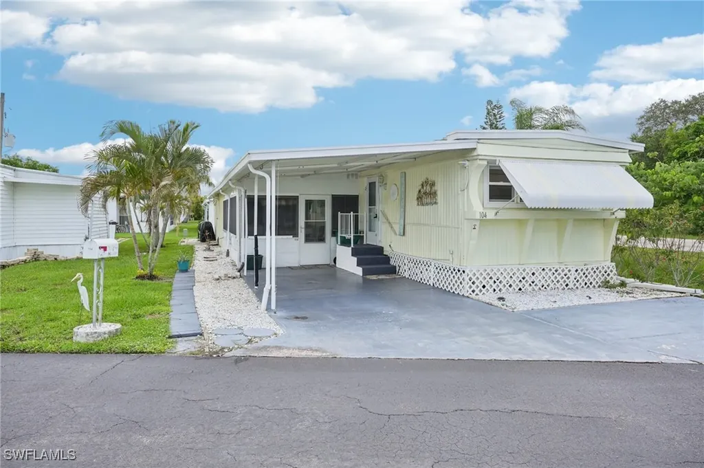 104 Willow Lane Naples FL 34114