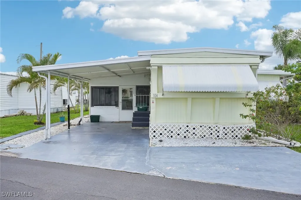 104 Willow Lane Naples FL 34114