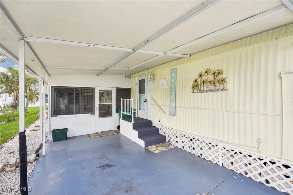 104 Willow Lane Naples FL 34114