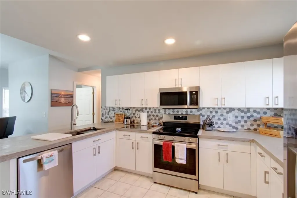 2254 SW 4th Street Cape Coral FL 33991