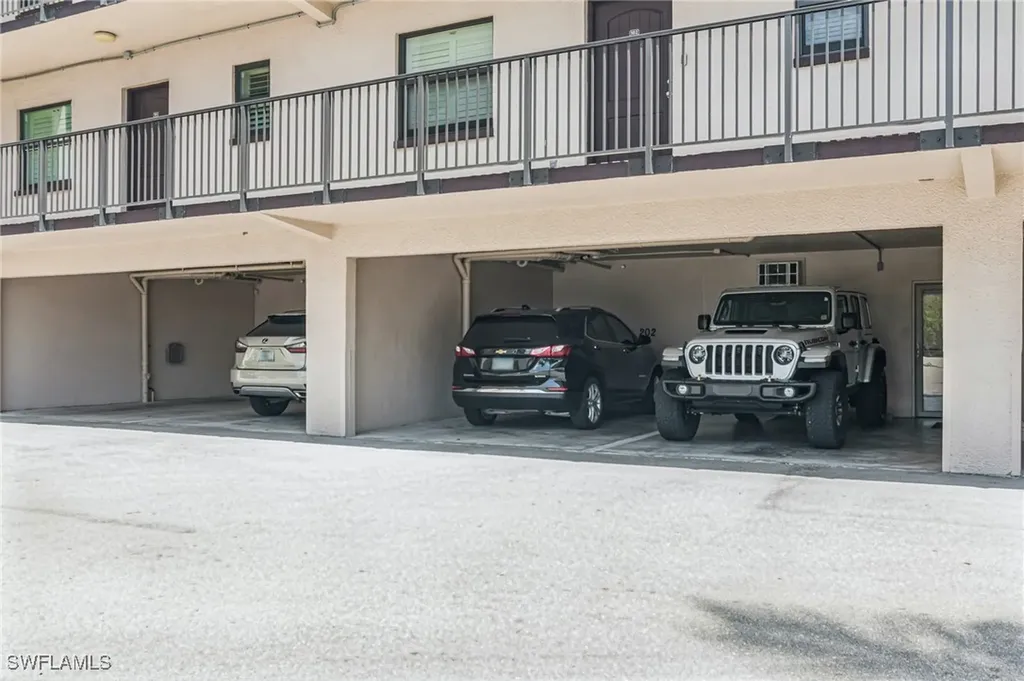 805 River Point Drive Naples FL 34102