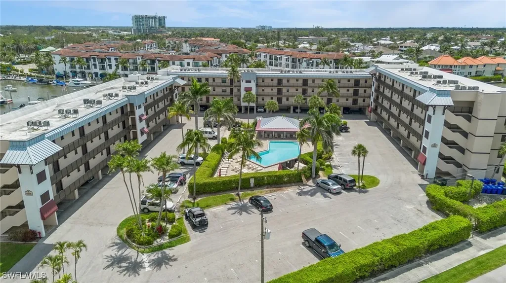 805 River Point Drive Naples FL 34102