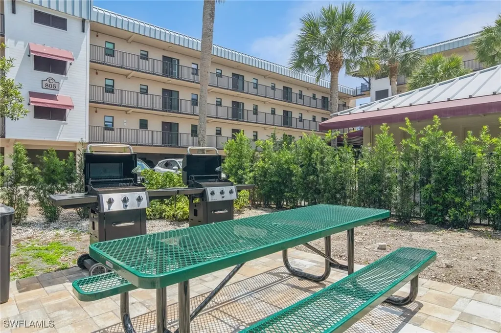 805 River Point Drive Naples FL 34102