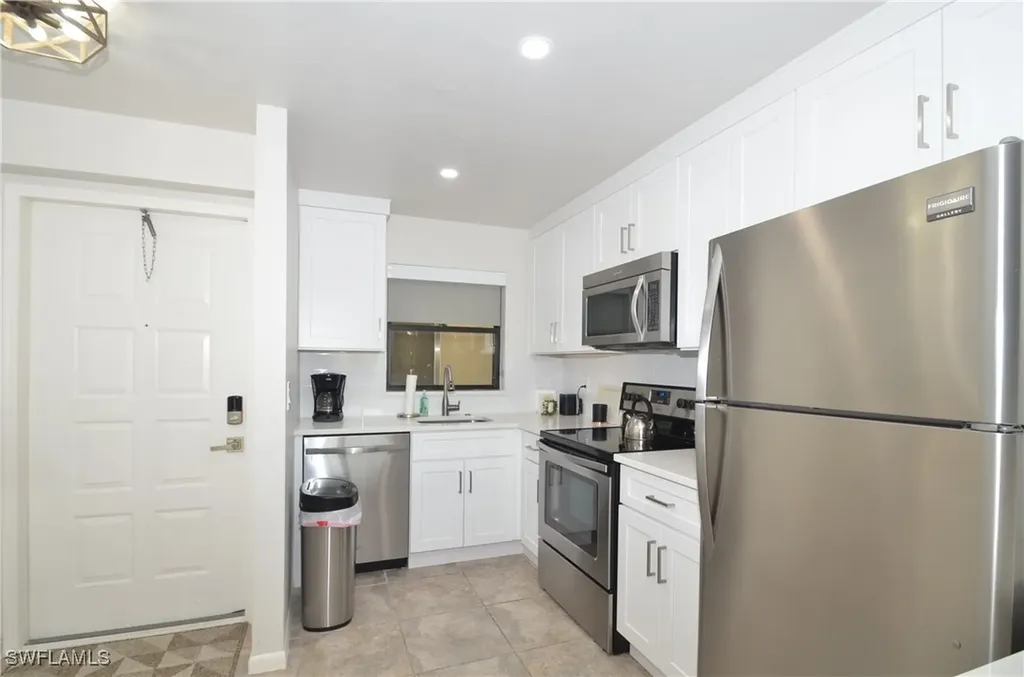 271 Southbay Drive Naples FL 34108