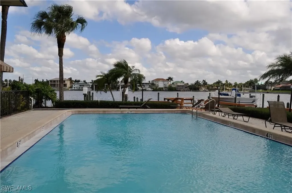 271 Southbay Drive Naples FL 34108