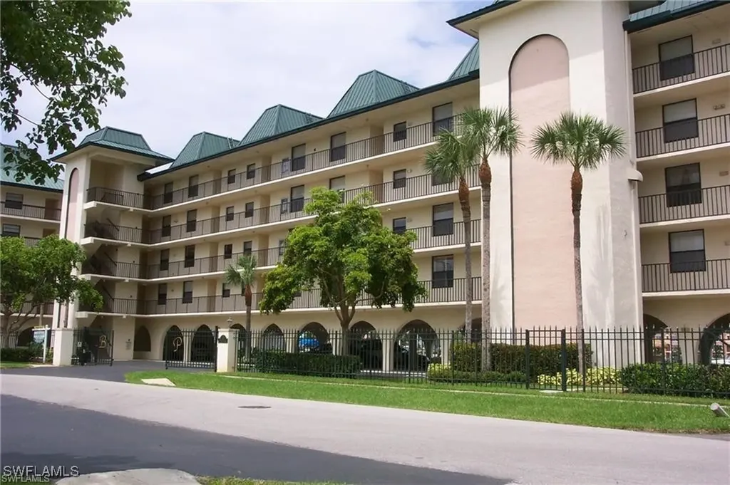 271 Southbay Drive Naples FL 34108