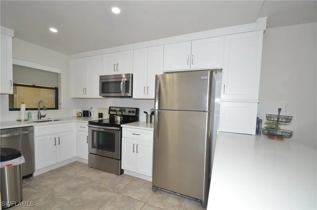 271 Southbay Drive Naples FL 34108