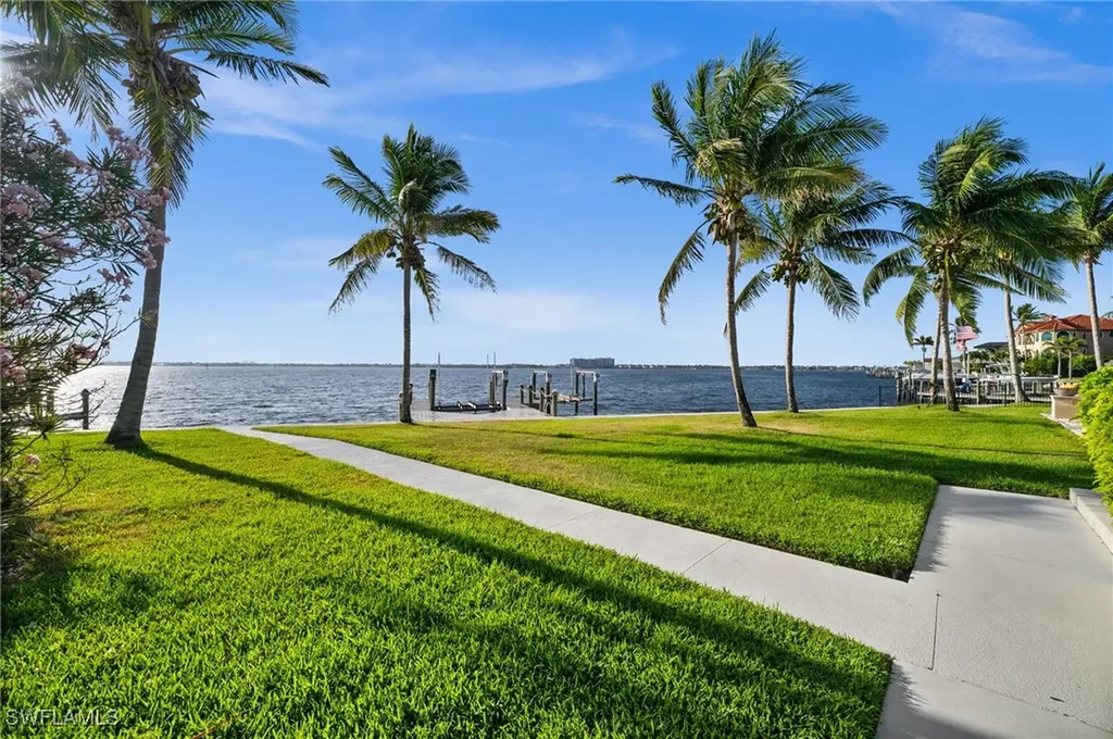 5625 Riverside Drive Cape Coral FL 33904