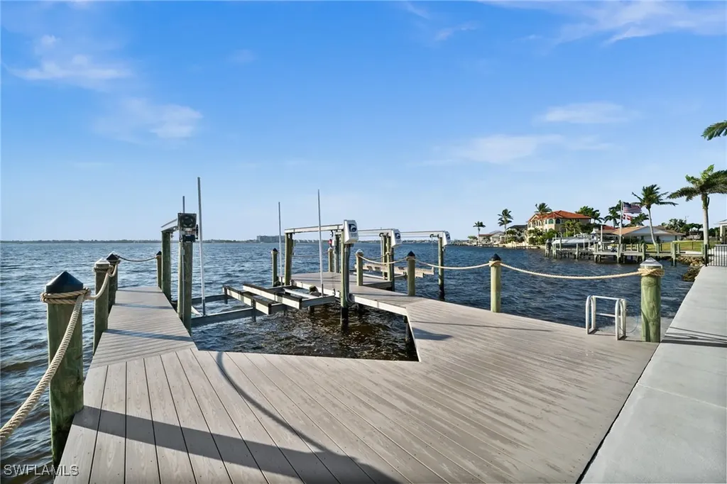5625 Riverside Drive Cape Coral FL 33904