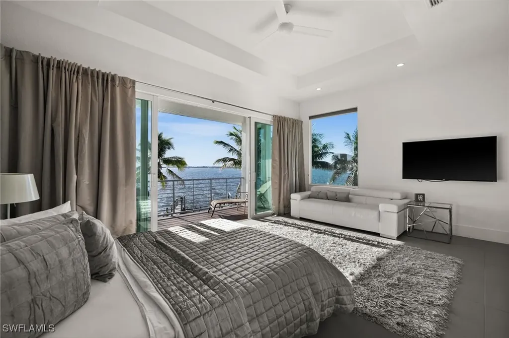 5625 Riverside Drive Cape Coral FL 33904