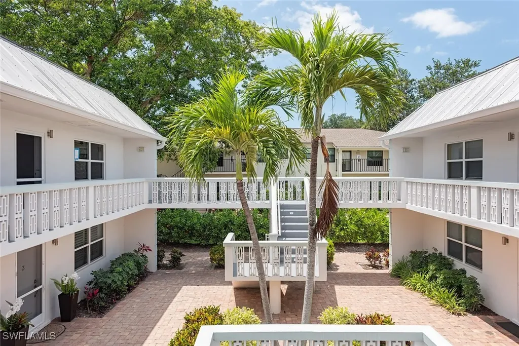 780 10th Avenue S Naples FL 34102