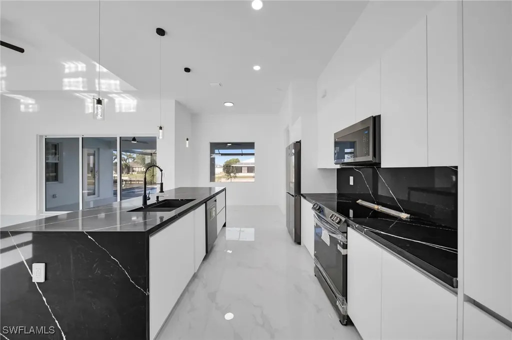 2813 NW 41st Avenue Cape Coral FL 33993
