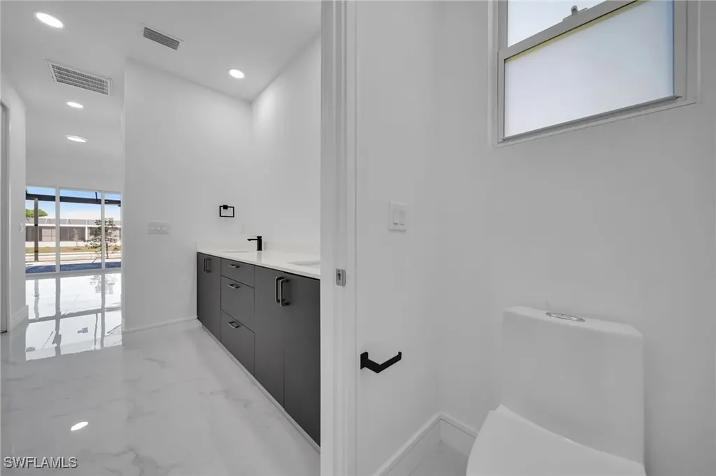 2813 NW 41st Avenue Cape Coral FL 33993