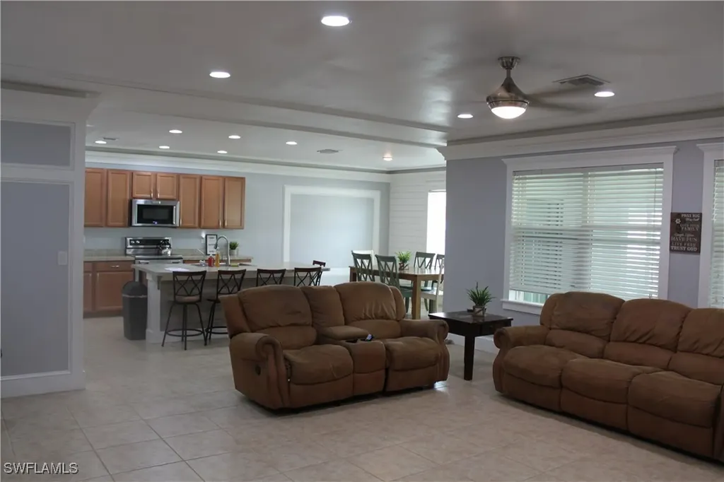 327 SW 19th Lane Cape Coral FL 33991