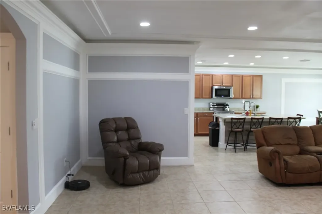 327 SW 19th Lane Cape Coral FL 33991