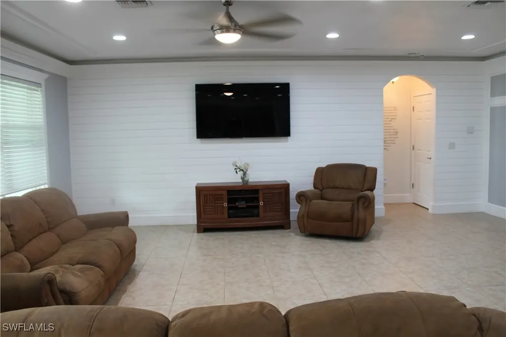 327 SW 19th Lane Cape Coral FL 33991