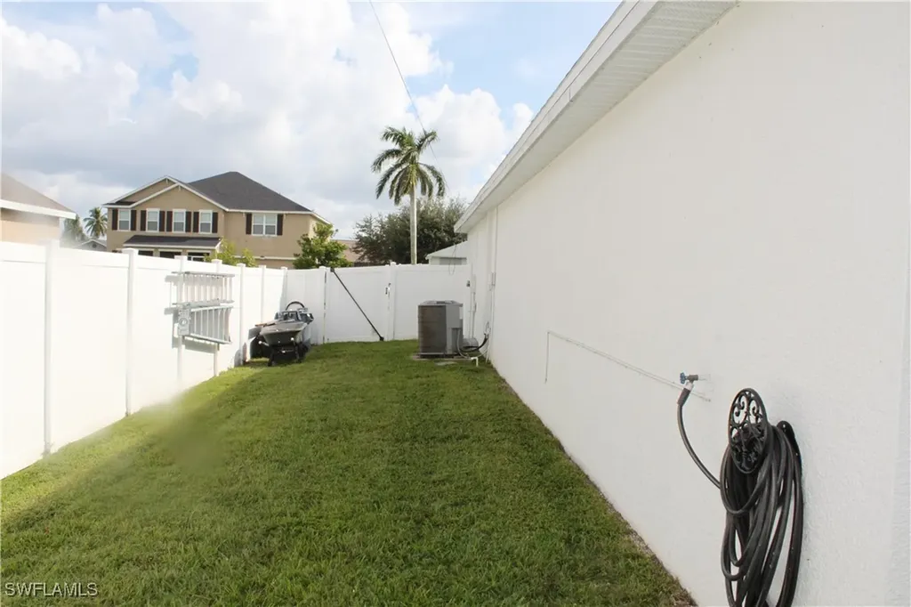 327 SW 19th Lane Cape Coral FL 33991