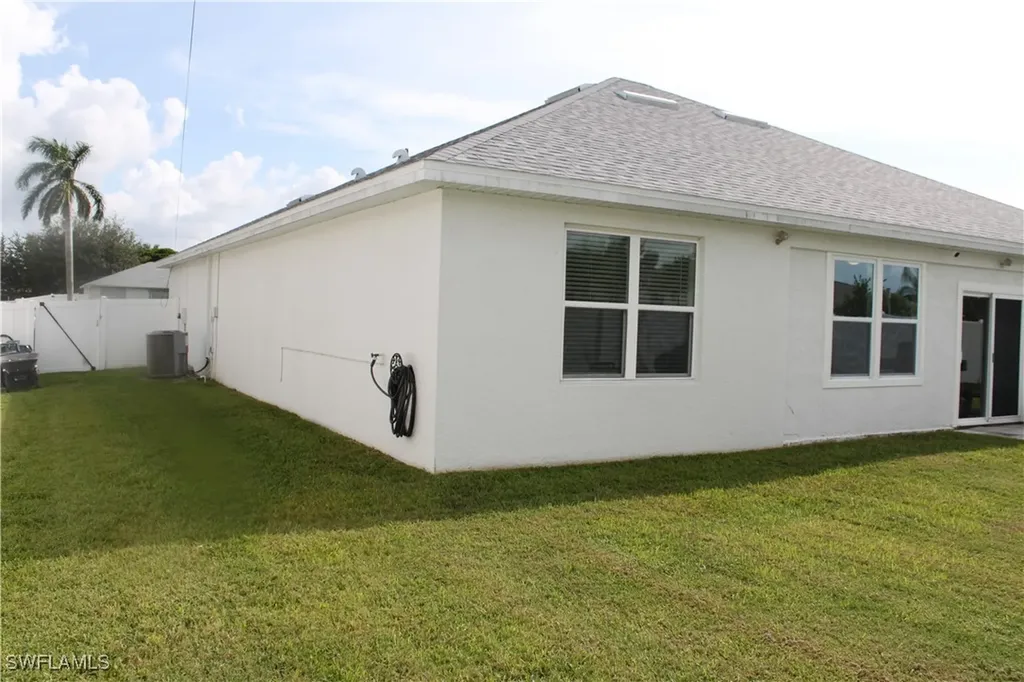 327 SW 19th Lane Cape Coral FL 33991