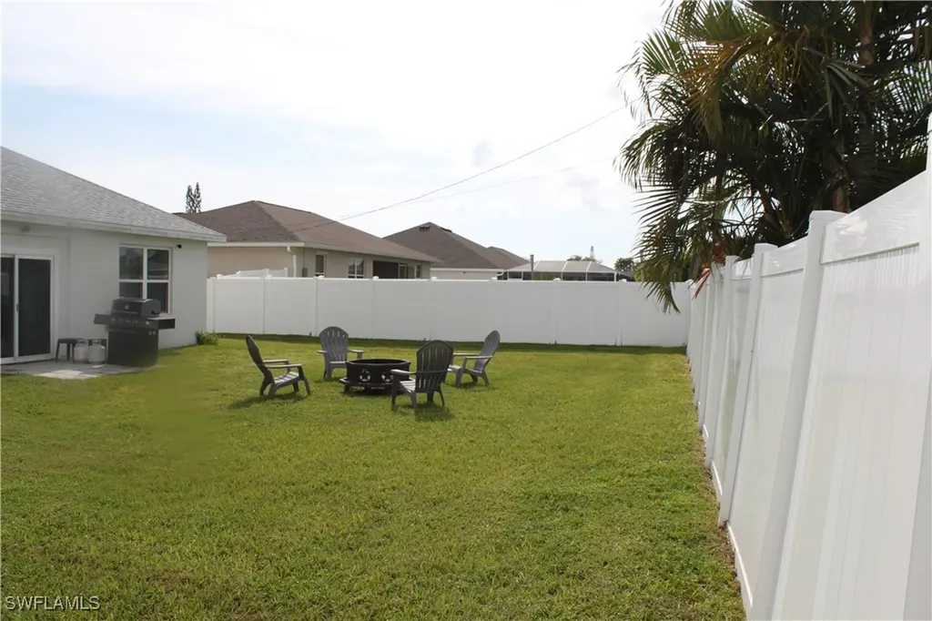 327 SW 19th Lane Cape Coral FL 33991