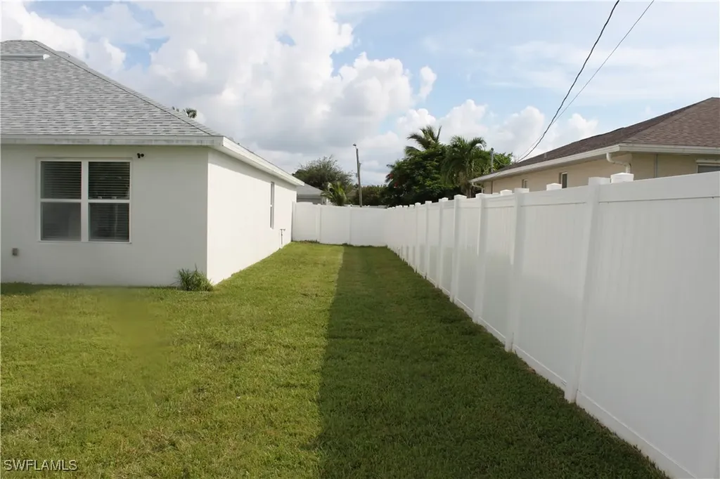 327 SW 19th Lane Cape Coral FL 33991