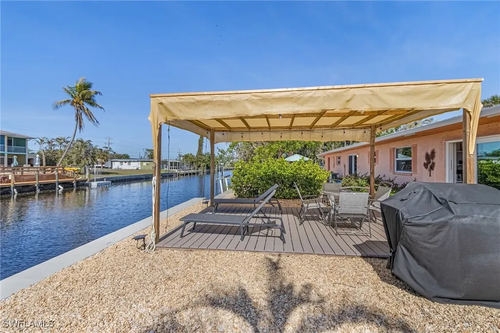 3201/3203 Stabile Road St. James City FL 33956