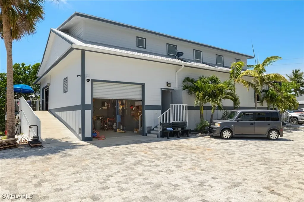 1039 & 1041 Periwinkle Way Sanibel FL 33957