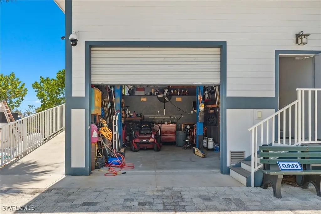 1039 & 1041 Periwinkle Way Sanibel FL 33957