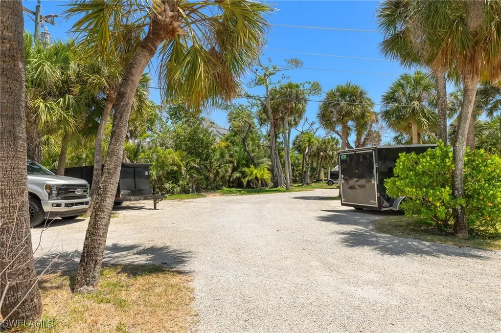 1039 & 1041 Periwinkle Way Sanibel FL 33957