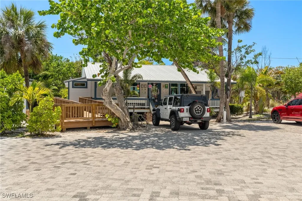 1039 & 1041 Periwinkle Way Sanibel FL 33957
