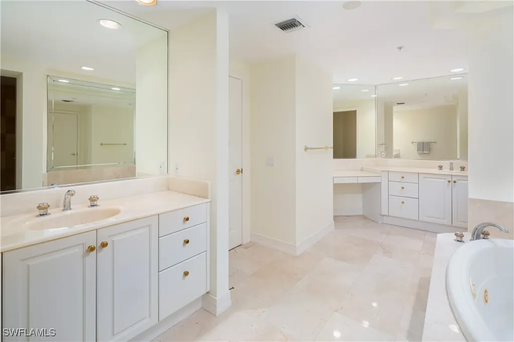 445 Dockside Drive Naples FL 34110