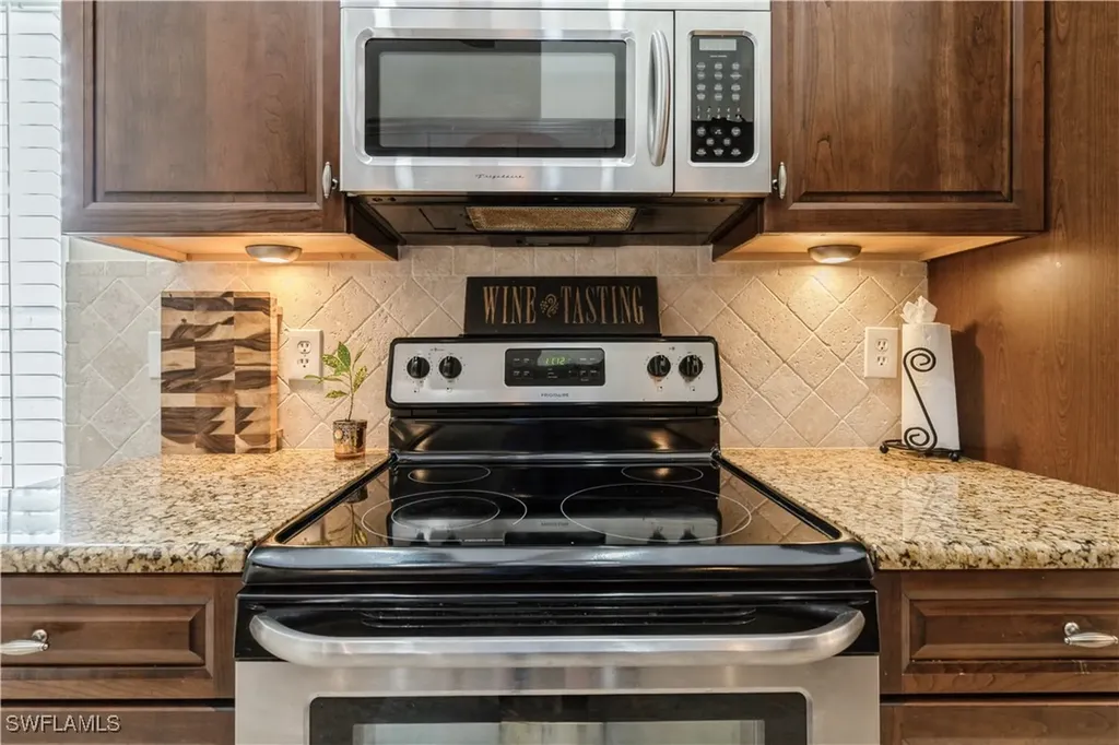 81 Silver Oaks Circle Naples FL 34119