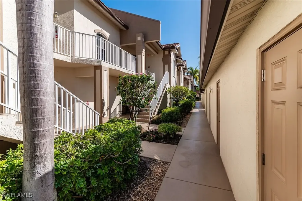 162 Newport Drive Naples FL 34114