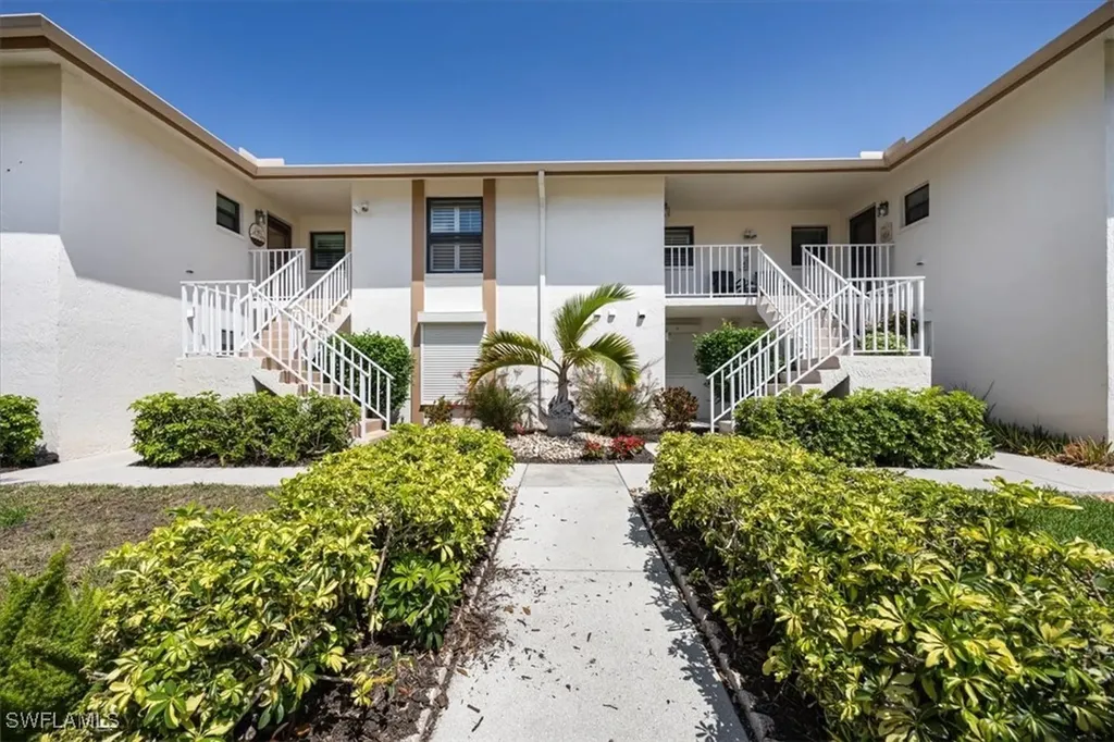 527 Lake Louise Circle Naples FL 34110