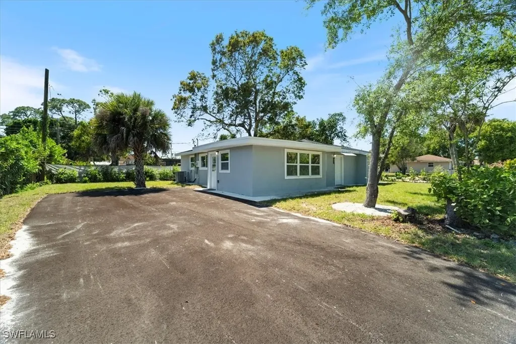 1115 Central Drive Naples FL 34104