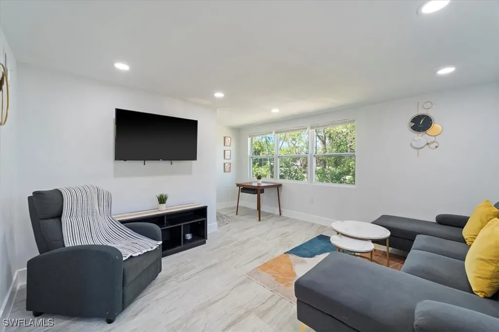 1115 Central Drive Naples FL 34104