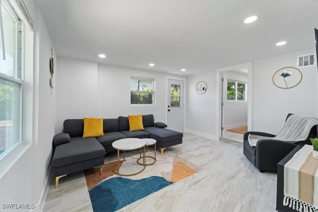 1115 Central Drive Naples FL 34104