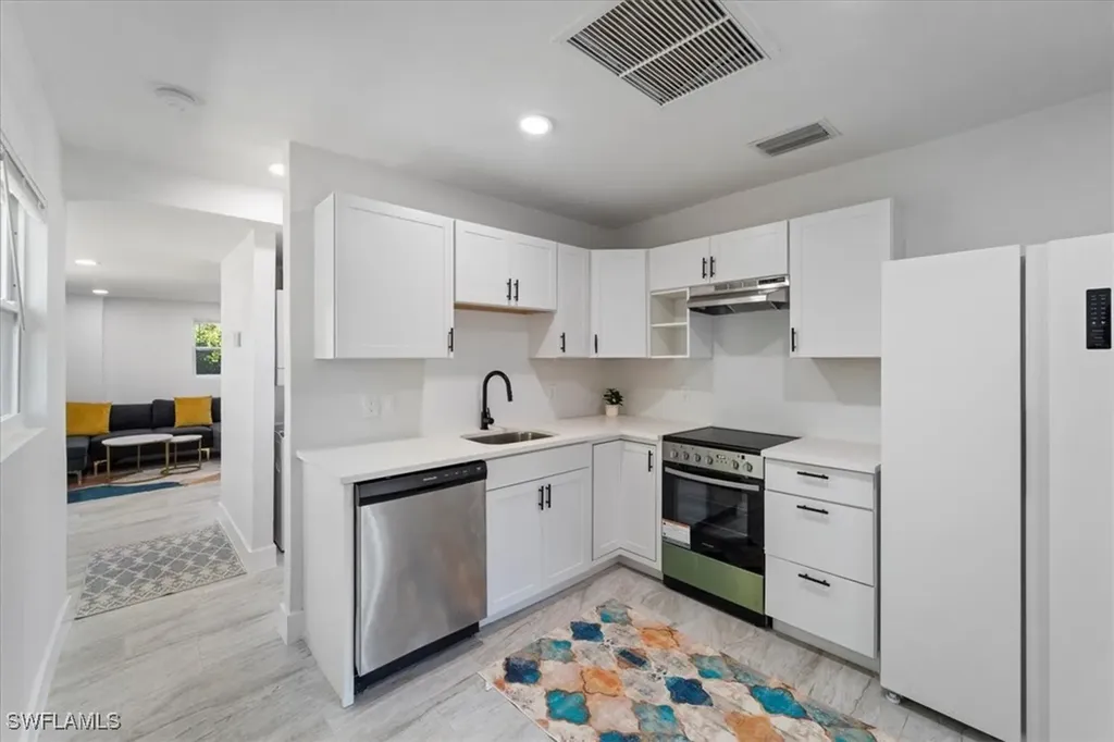 1115 Central Drive Naples FL 34104