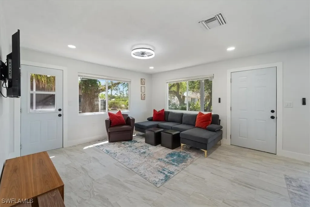 1115 Central Drive Naples FL 34104