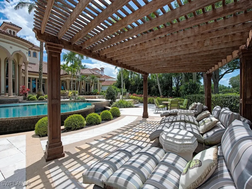 9663 Mashie Court Naples FL 34108