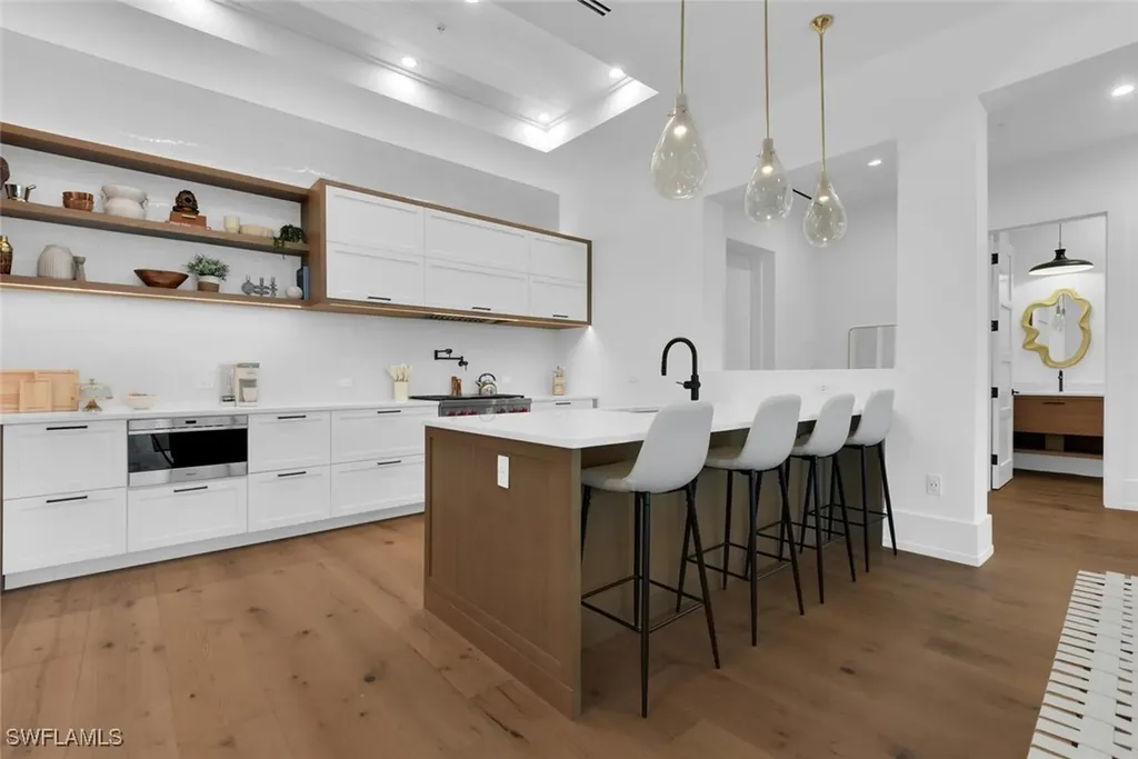 201 8th Street S Naples FL 34102