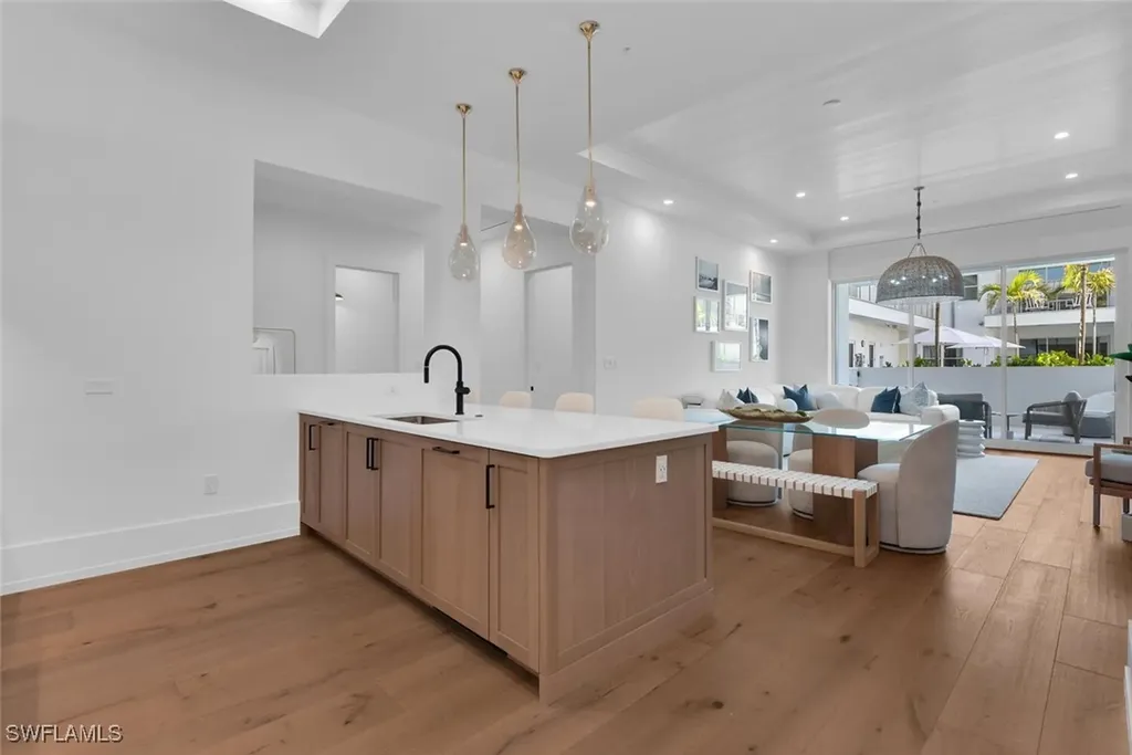201 8th Street S Naples FL 34102