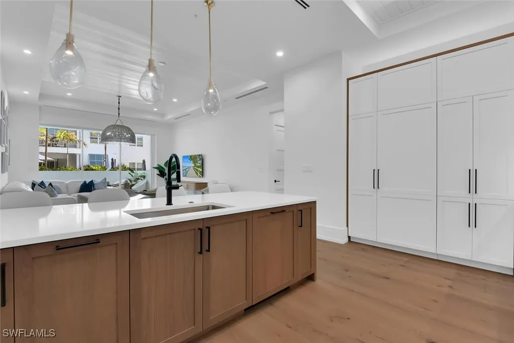 201 8th Street S Naples FL 34102