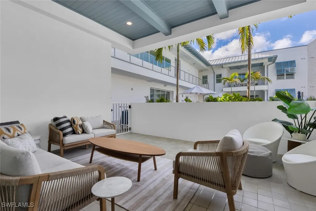 201 8th Street S Naples FL 34102