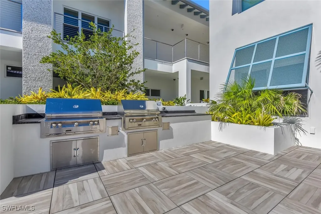 201 8th Street S Naples FL 34102