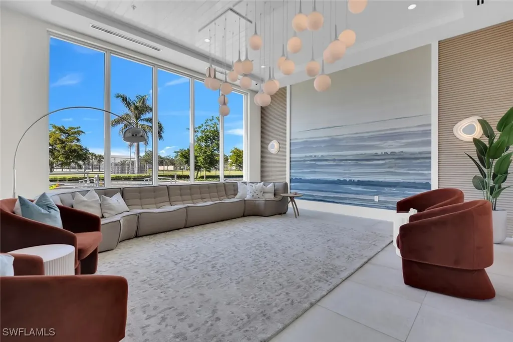 201 8th Street S Naples FL 34102
