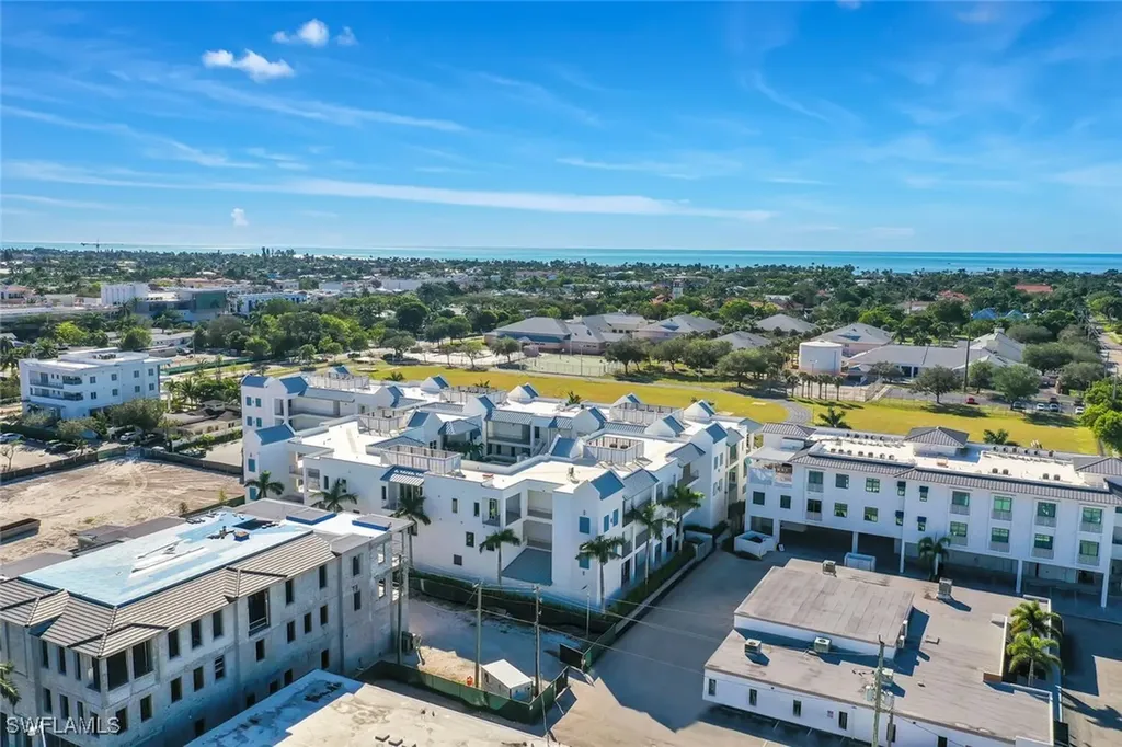 201 8th Street S Naples FL 34102